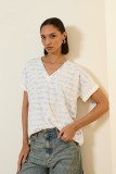 T-SHIRT ΜΕ ΣΤΑΜΠΑ / ΔΥΟ ΧΡΩΜΑΤΑ, ΛΕΥΚΟ ΜΕ ΚΟΚΚΙΝΟ ΚΑΙ ΛΕΥΚΟ ΜΕ ΜΠΛΕ