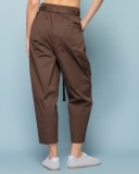 ψηλόμεσο καφέ παντελόνι carrot fit με  αποσπώμενη ζώνη από το ίδιο ύφασμα