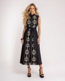 Μαύρο shirtdress με λευκά μοτίβο.