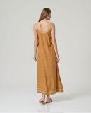 Μακρύ φόρεμα με λεπτές τιράντες.