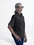 Κοντομάνικη  stylish μπλούζα με πλαϊνά κουμπιά, 100% cotton.