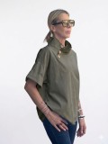Κοντομάνικη  stylish μπλούζα με πλαϊνά κουμπιά, 100% cotton.