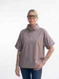 Κοντομάνικη  stylish μπλούζα με πλαϊνά κουμπιά, 100% cotton.