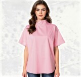 Κοντομάνικη  stylish μπλούζα με πλαϊνά κουμπιά.