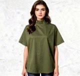 Κοντομάνικη  stylish μπλούζα με πλαϊνά κουμπιά.