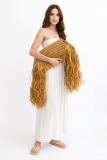 Πλεκτό Clutch από ψάθα (Raffia Style) με μακριά πλαϊνά κρόσσια  στην ίδια απόχρωση.