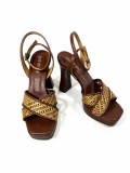 Πέδιλα με χοντρό τακούνι ,συνδυασμός δέρματος και raffia υψηλής ποιότητας.