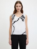 Sleeveless top, wear it with the matching pants