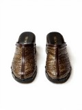 Clogs, με συνδυασμό δέρματος και raffia υψηλής ποιότητας.