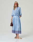 Πουκάμισο σε απαλό γαλάζιο.