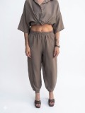 Pants 95% cotton 5% elastane.  For a complete look, pair them with the top from the same collection.