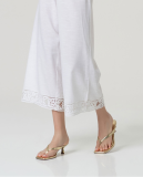 Crop παντελόνα λευκή, συνδύασε την και με το τοπ από την ίδια συλλογή