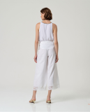 Crop παντελόνα λευκή, συνδύασε την και με το τοπ από την ίδια συλλογή